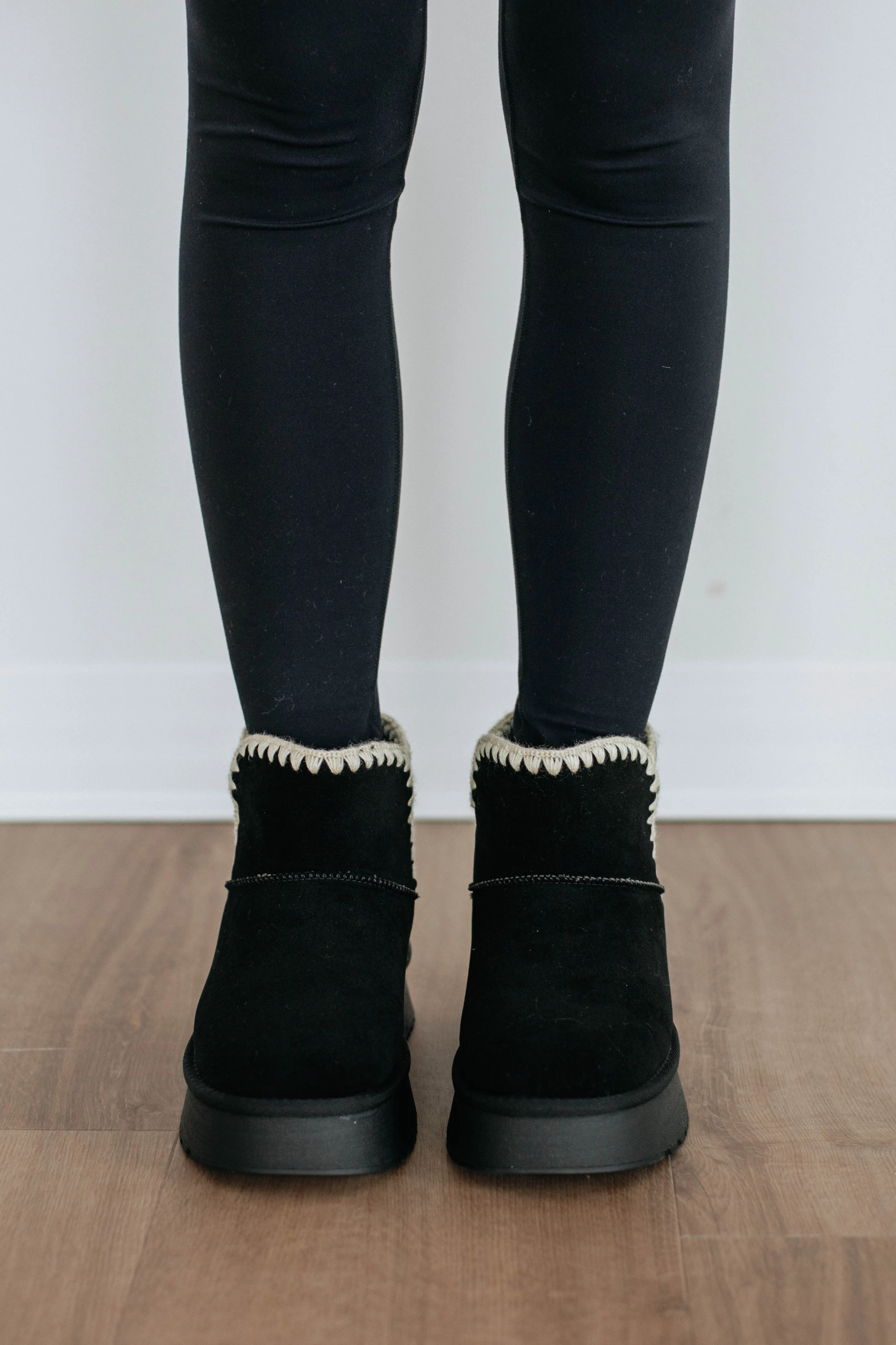 Committed To Cozy Boots - Black