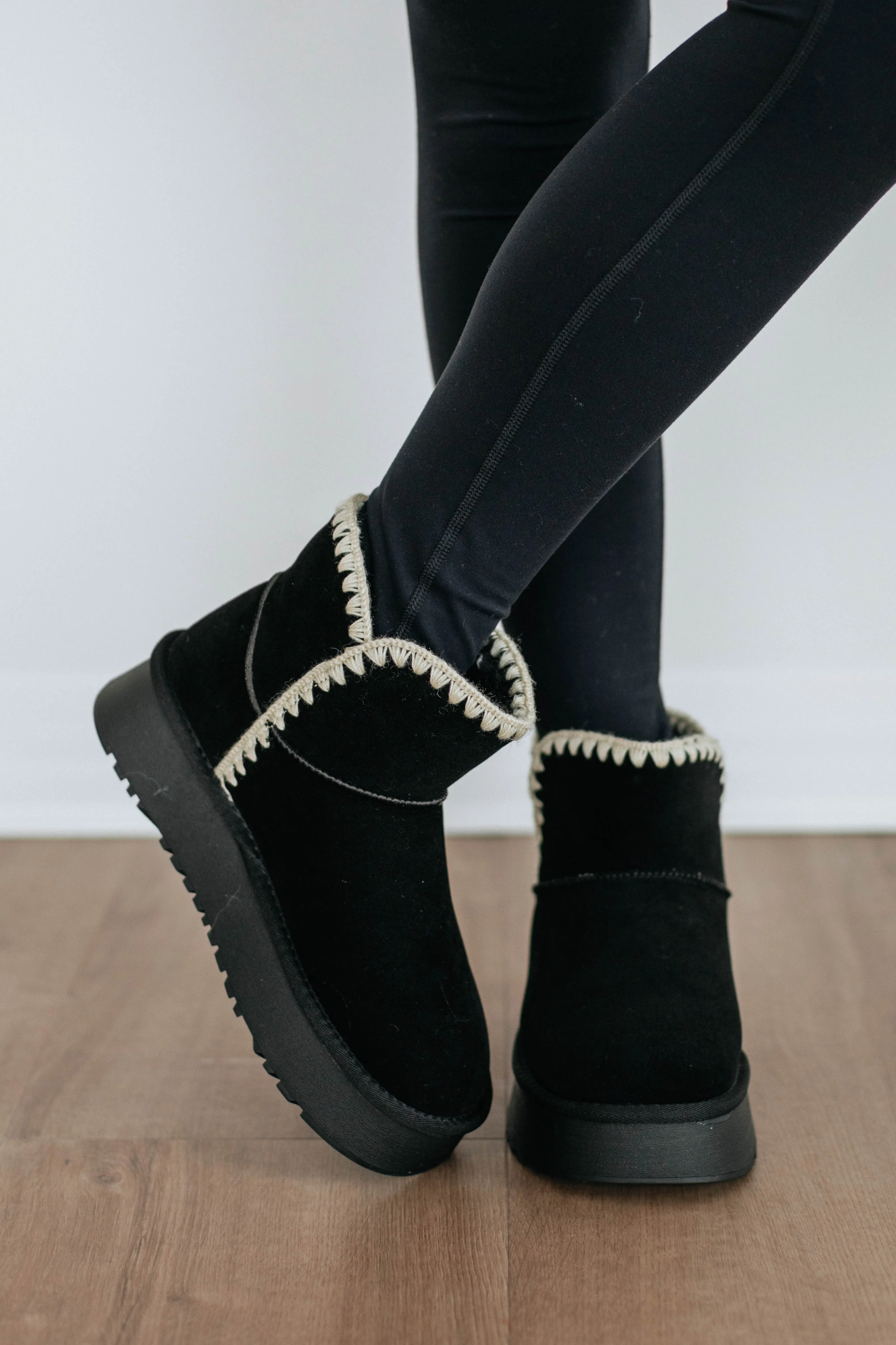 Committed To Cozy Boots - Black